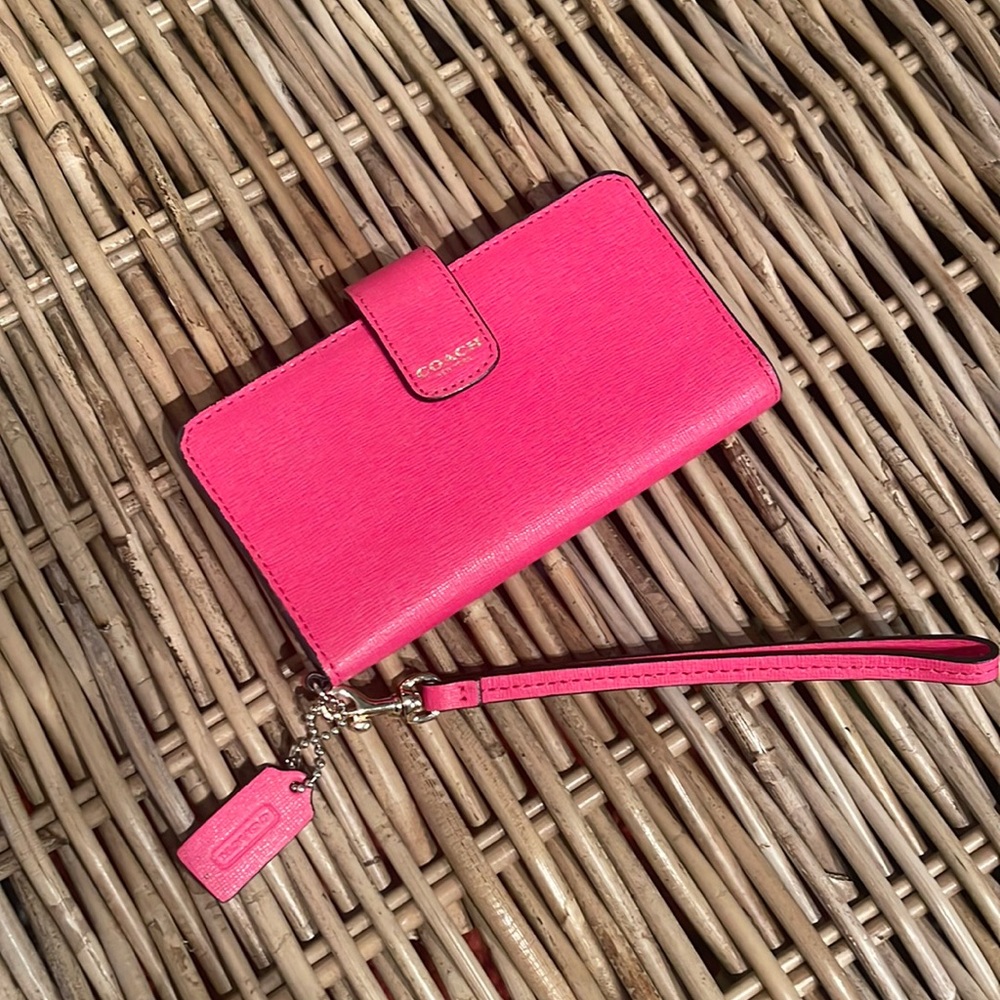 EUC Coach Wallet Barbie Pink 🔥🔥🔥